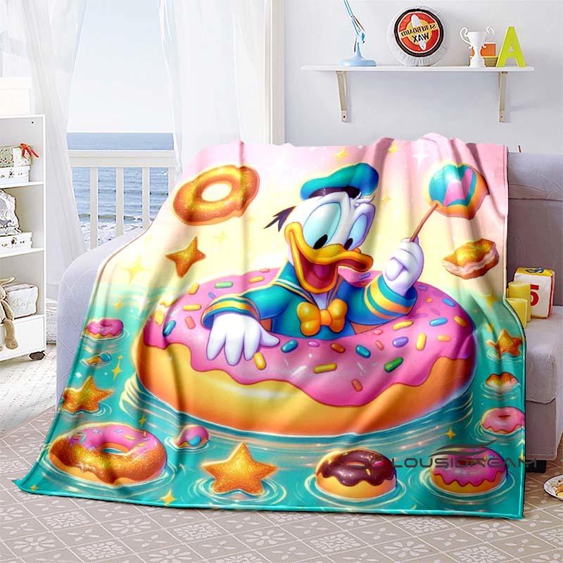 This Donald Duck cartoon print blanket is warm and comfortable, suitable for adults, and is an ideal choice for occasions such