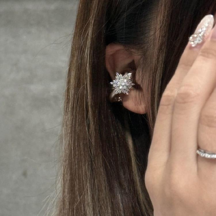 Изящные наушники с кристаллами в форме снежинки, металлический корпус, зажим для уха, удобная укладка своими руками, длительный срок службы.