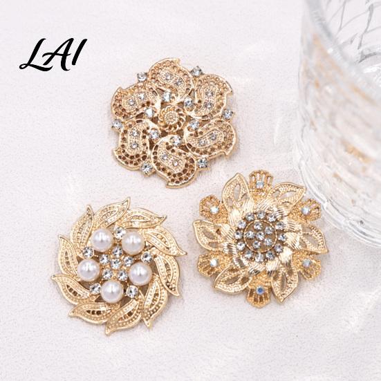 Retro Floral Clothing Accessories Rhinstone Flower Brooch for Women Golden Plated Alloy Oxidation Resistant Pins Lapel Pin Jewelry Wedding