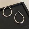 1 пара женских сережек-колец в преувеличенном стиле, большие серьги-кольца, гладкая поверхность, однотонные, легкие висячие серьги, украшения для клубной вечеринки