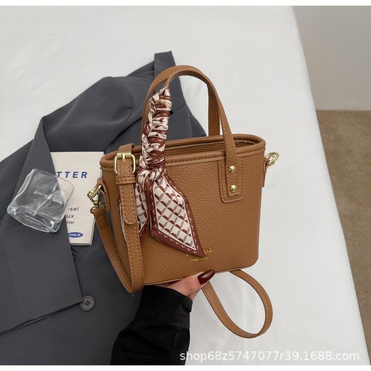 Fashion and High-quality Lychee Pattern Temperament Casual Portable Bucket Bag Women's Versatile Commuting Niche Solid Color PU Messenger Bag