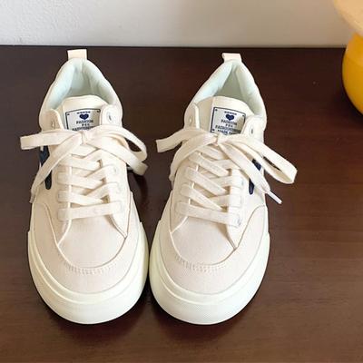 Популярные девичьи маленькие белые туфли универсальные плоские повседневные парусиновые туфли инс тренд 2025 новые весенне-летние шикарные туфли