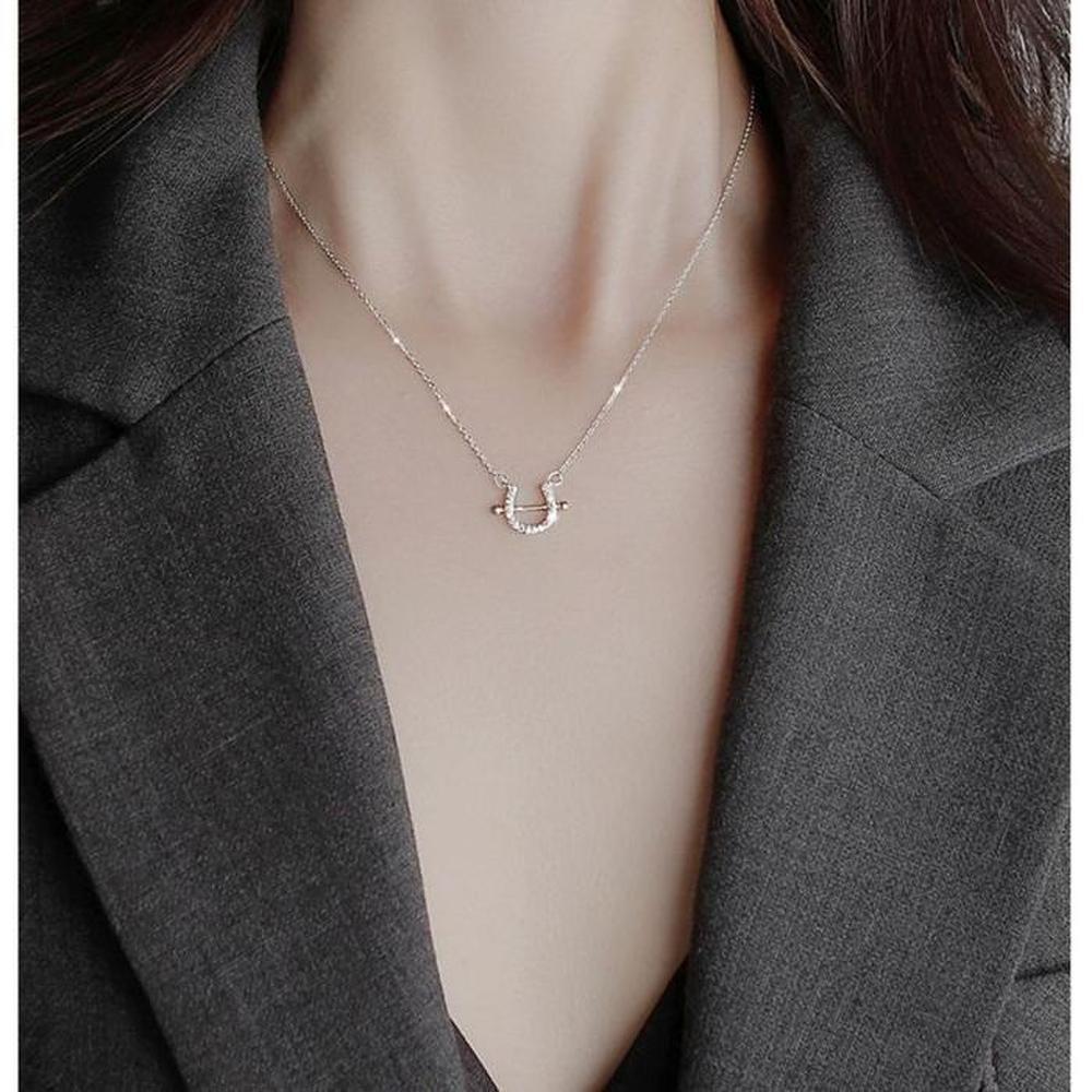 [Onoma] Onm Cubic Zirconia Necklace, Surgical Steel Horseshoe Design Color (36153925)