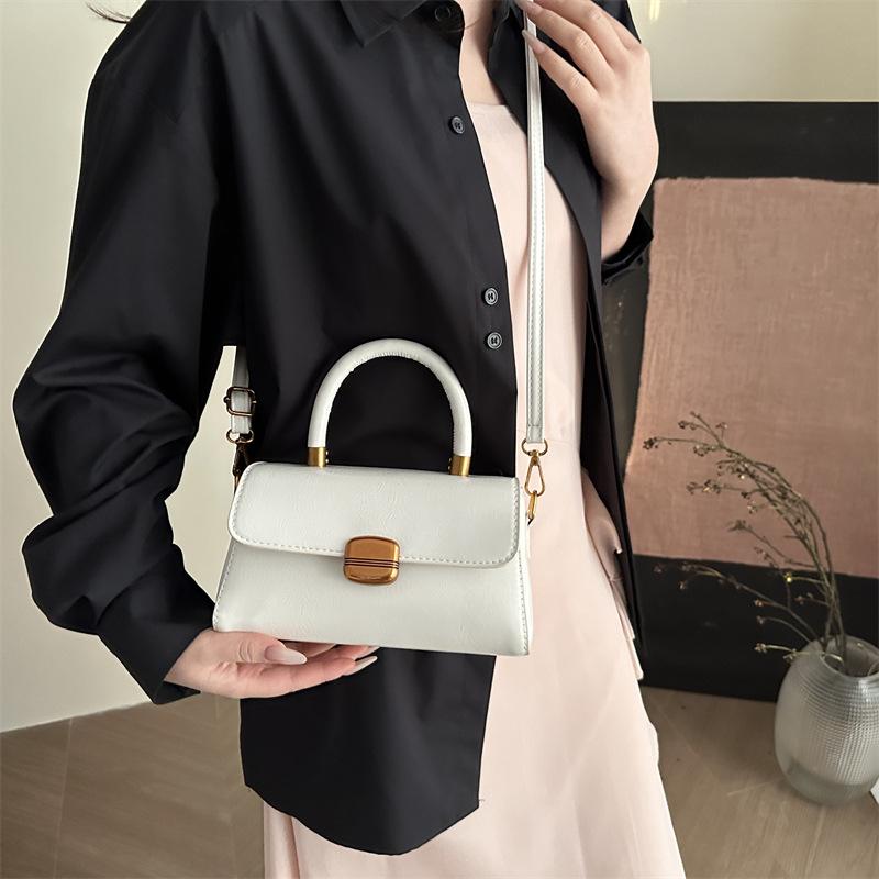 Трендовая женская маленькая квадратная сумка на одно плечо и через плечо 2025: Модная сумка для поездок на работу