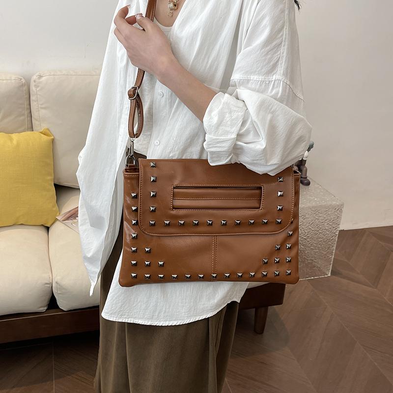 2024 летняя женская сумка-клатч с клапаном, сумка через плечо, корейская модная женская противоугонная сумка-конверт, женская золотистая, черная заклепка, повседневные сумки на плечо