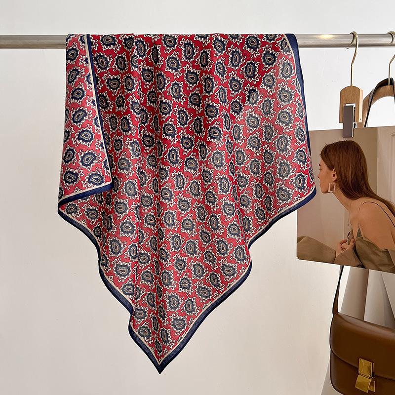 70см Новый Модный Хлопковый Квадратный Платок Женский Дизайн с Цветочным Принтом Банданы Женский Шарф Повязка на Голову Носовой Платок для Волос Роскошный Бренд