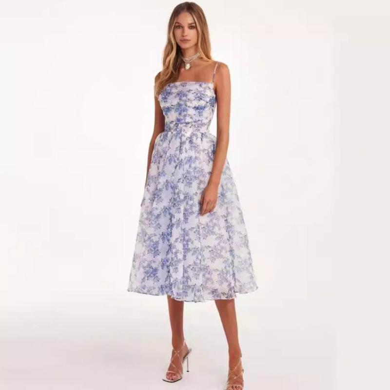 Весенне-летняя женская мода с открытыми плечами из шифона. Атмосфера феи в темпераменте вечернего платья.