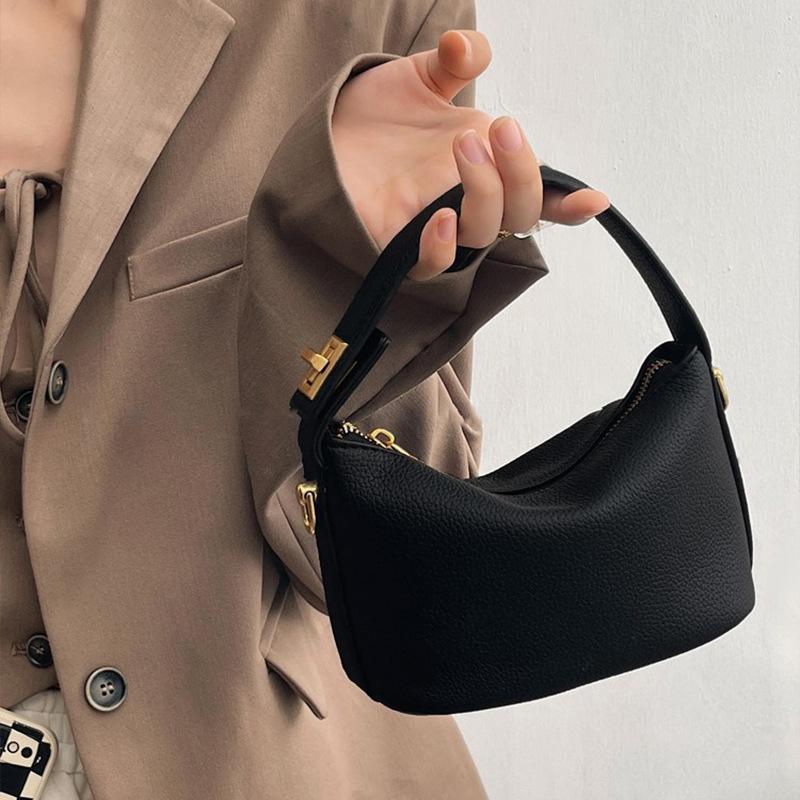 2025 trendy and popular work lunch box bag cloud small bag women's PU leather soft leather mini portable messenger bag