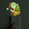 Мультяшный Санта-Клаус Подарок Воздушный шар Светящийся в темноте Наклейка Наклейка на выключатель Рождественское украшение для дома Самоклеящаяся наклейка на стену