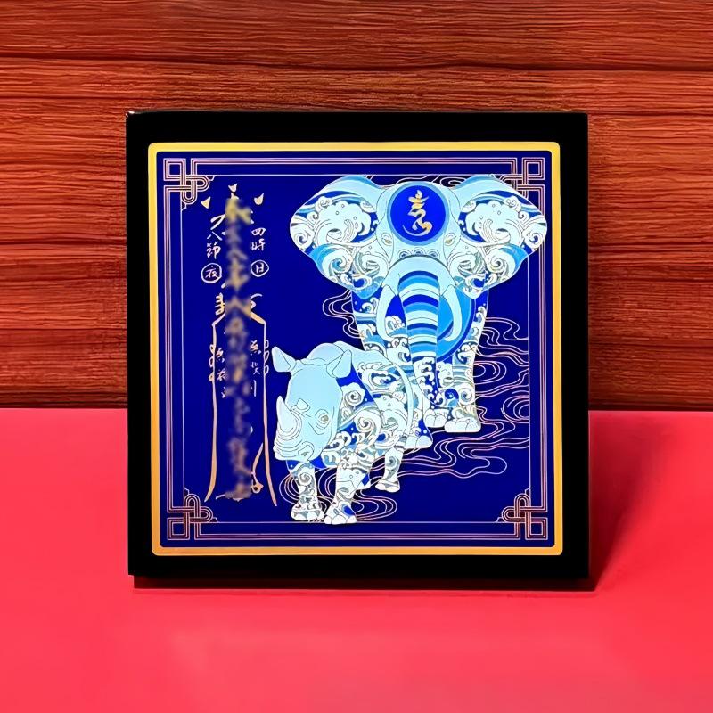 Год Лошади 2026 Деревянная табличка Вэнь Чжэ Тай Суй с украшениями в виде носорога и слона