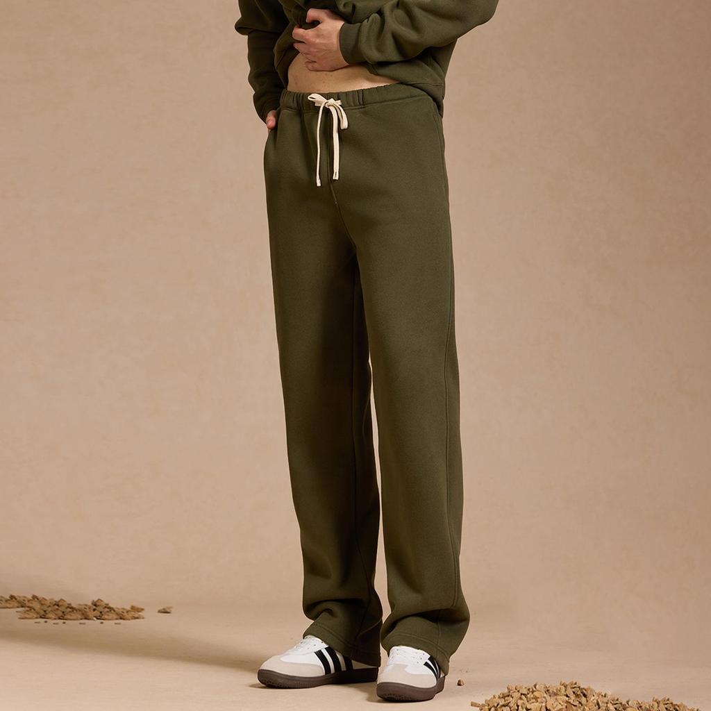 Men's Fleece Sweatpants and Hoodie Set - Warm, Comfortable, Casual Wear for Autumn and Winter.