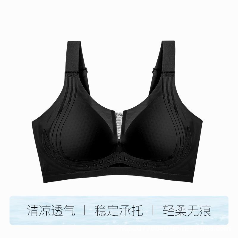 Женское нижнее белье для большой груди демонстрирует небольшую обнаженность без следов. Мягкая поддержка. Поднимает и собирает, чтобы скрыть вторичные молочные железы. Бюстгальтер против отвисания.
