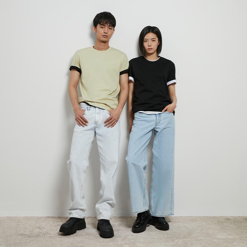 Calvin Klein T-Shirts Unisex Crew Neck Moderate Straight Fit J326337