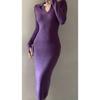 Уникальное высококлассное ощущение, суперкрасивое вязаное платье, облегающее и стройнящее, с V-образным вырезом, фиолетовое, универсальное, облегающее бедра, длинное, для осени и зимы