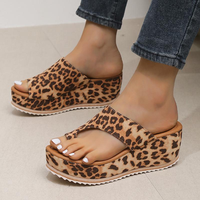 Женские шлепанцы Lucyever с леопардовым принтом на толстой платформе, летние сандалии 2024 года с толстой подошвой, женские тапочки с нескользящей подошвой, большие размеры
