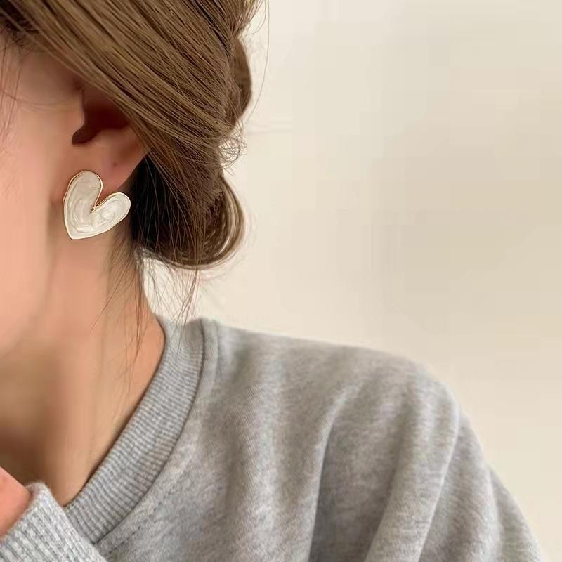 White Heart Stud Earrings for Women Girl Korean Love Drop Glaze Aesthetic Daily Life Minimalist Jewelry Piercing Earrings