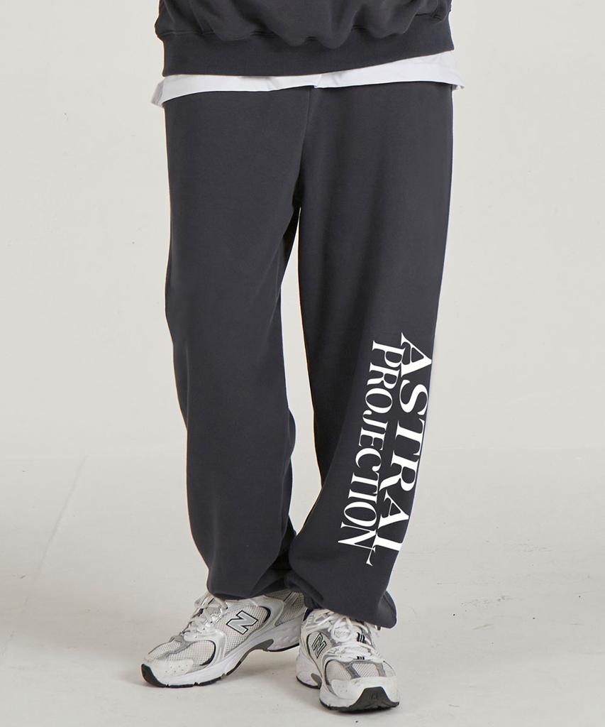 ASTRAL PROJECTION Lettering Logo Comfortable Training Sweat Jogger Pants_Charcoal