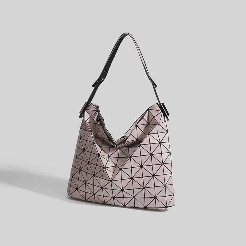 2024 Spring/Summer Geometric Diamond Tote: Versatile, Spacious, Commuter-Friendly Shoulder Bag