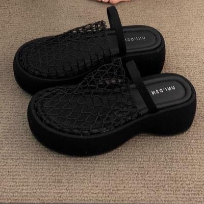 Мода Мода Полые Сандалии на Толстой Подошве на Высоком Каблуке 2025 Лето Новые Сандалии с Закрытым Носком на Толстой Подошве с Увеличением Роста Повседневные Шлепанцы Женские