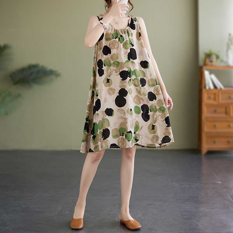 Летнее платье А-силуэта без рукавов с круглым вырезом и принтом для полных женщин