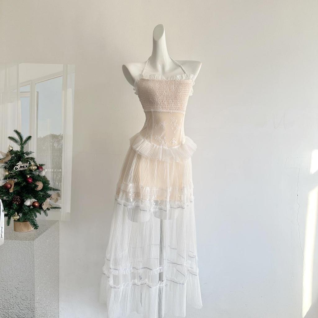 LIN BOUTIQUE Платье-халтер с кружевной отделкой и эффектом сияния воды