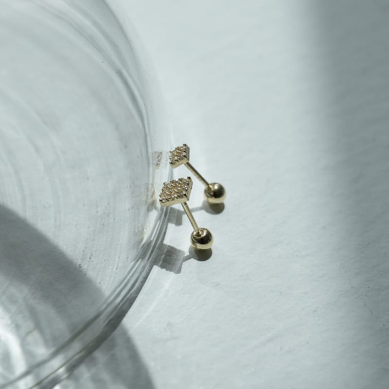 Youngglow 14k кубический квадратный пирсинг (2 размера)