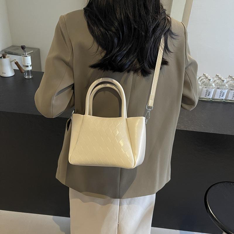 Premium Small Bag Women's Bag 2025 New Fashion Messenger Bag Trendy Line Texture Rhombus Portable Bucket Bag