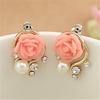 Жемчуг в форме розы и увеличенные серьги