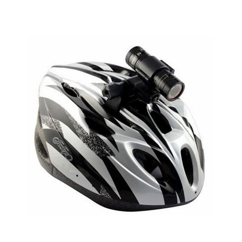 F9 HD Экшн-камера и фонарик для шлема для использования на открытом воздухе и в качестве видеорегистратора