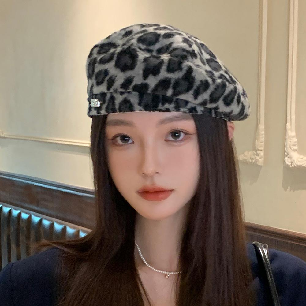 American retro hottie leopard print beret female spring and autumn niche high sense fashion show face small newsboy painter hat