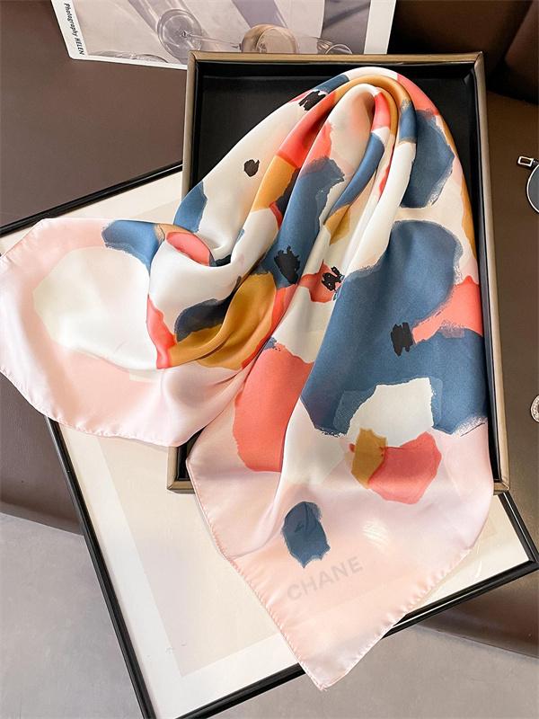 Low-key Luxury Womens Headscarf Is a Must-have for Spring and Summer Imitation Silk Printed Square Scarf Is Fashionable