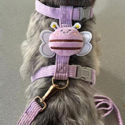 Комплект шлейки и поводка для кошек, регулируемая шлейка для котят с защитой от побега и рисунком пчелы для маленьких и средних кошек и собак на открытом воздухе