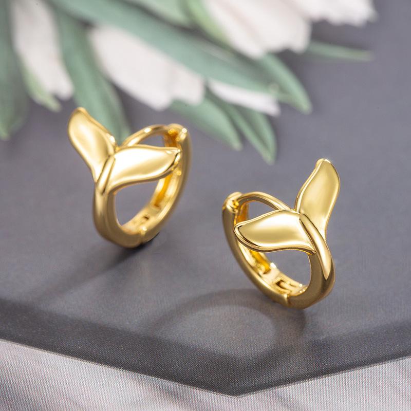 Trendy New Fashion Zircon 925 Silver Earrings for Women with Simple Plum Blossom Earring Hoops and Elegant Earrings Gift