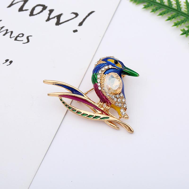 Брошь с инкрустацией из жемчуга и животного - мультяшный стиль, сплав, бижутерия в виде капли масла, для женщин