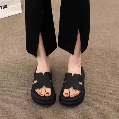 Крутые тапочки женские летние новые с юбкой платформа пляжные сандалии модные шлепанцы