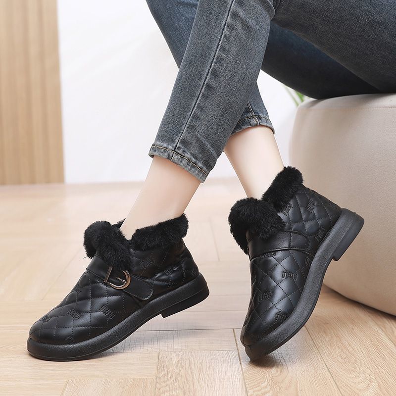 Winter Snow Boots Fleece Thickened Warm Fluffy Shoes Small Fragrant Wind Women's Short Boots Leather Waterproof Mother Shoes