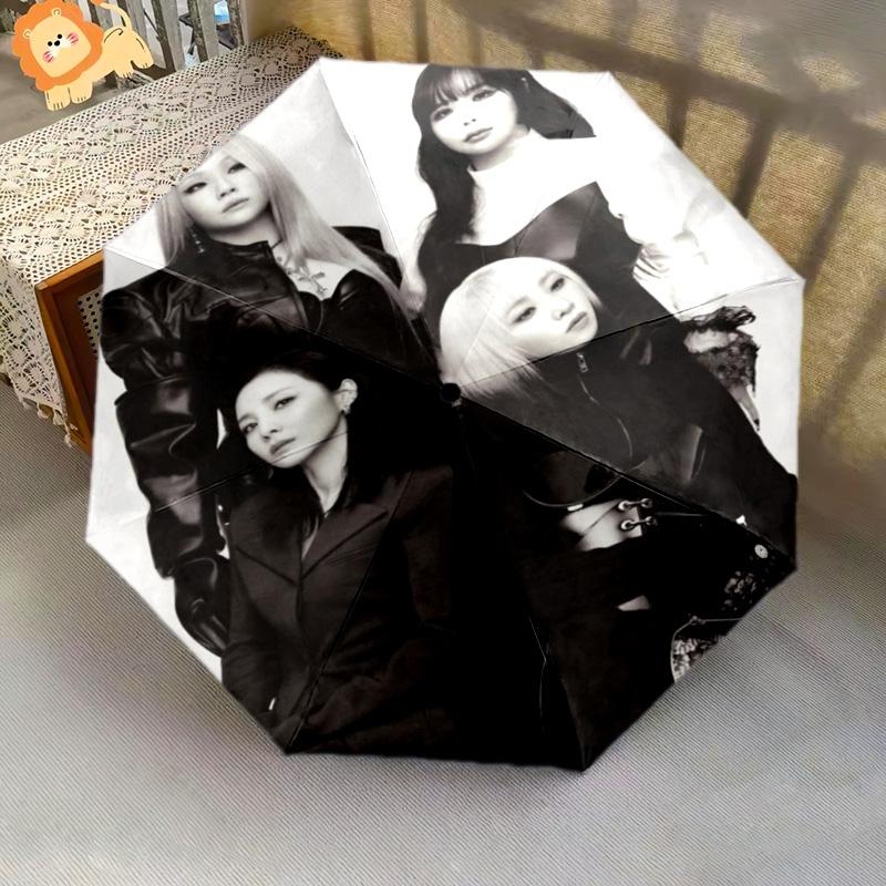Monochrome Elegance: Fashion Icons Folding umbrella Umbrella 8 paraphenoid bones Sun umbrella Sun umbrella Three folds