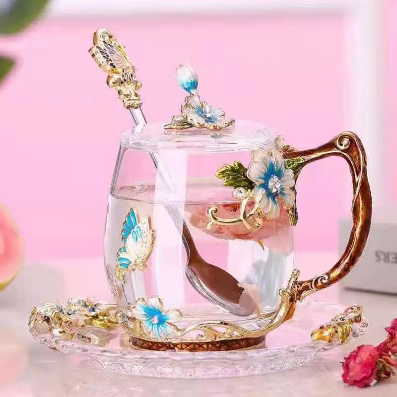 Маленькая эмалированная чашка с изображением ромашки, небольшое стекло с росписью в виде свежего цветка, подарочный набор для чая для дома