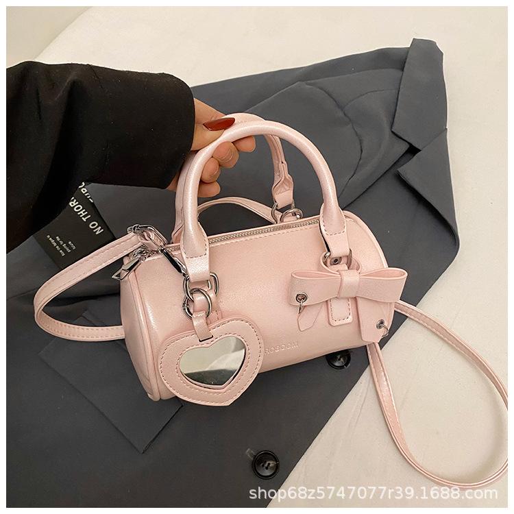 High-end Handbag 2025 New Niche Design One-shoulder Crossbody Bag Fashionable Foreign Style Commuter Pillow Bag