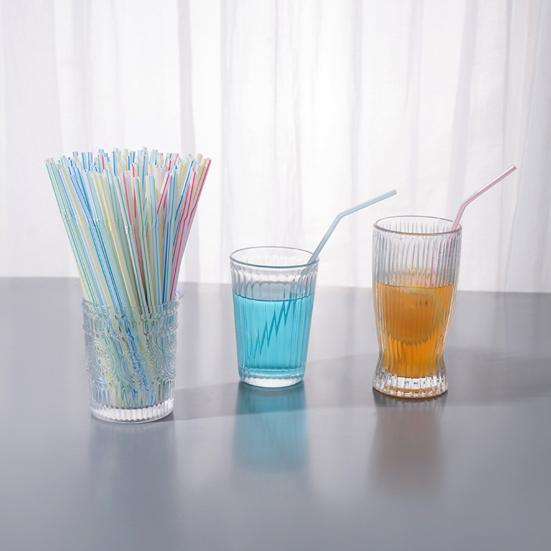 Одноразовые соломинки Разноцветные гнущиеся соломинки для питья Пищевой пластик Соломинки для горячих и холодных напитков Свадебные принадлежности для вечеринок