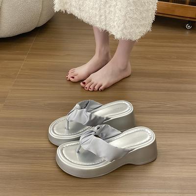 Юбка толстая подошва с крутыми тапочками щипать ноги 2025 елочка новый наклонный каблук увеличивающие рост тапочки женская летняя одежда