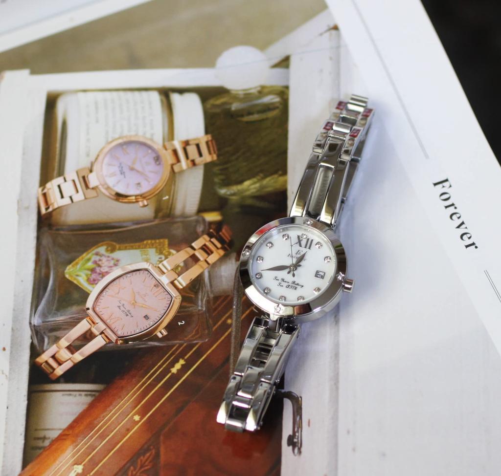 Ladies Watch 10 ATM Water Resistant with 10 Year Battery Movement Belt Can Be Done Without Bracelet Watch Popular Calendar Date As a White Shell Dial