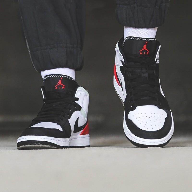Jordan 1 Mid SE Белый Черный Красный Ель GS BQ6931-100