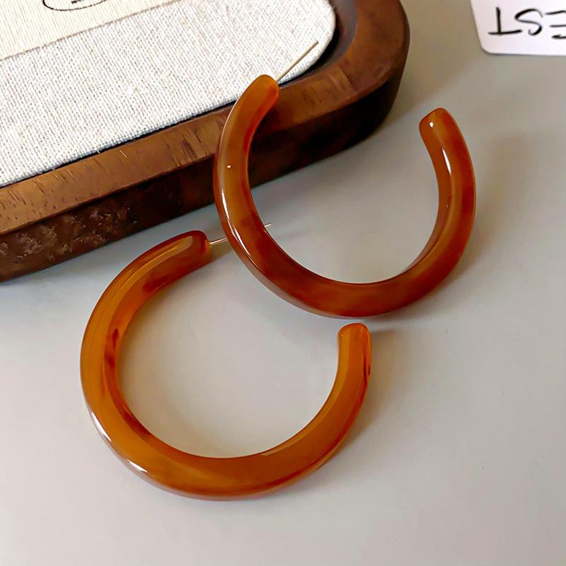 Геометрические серьги цвета кофе Майяра 2025, серьги-пусеты с темпераментом высокого класса и легкой роскошью, нишевые серьги в ретро-стиле