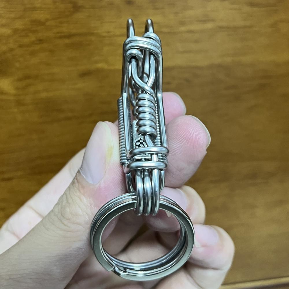 Брелки из нержавеющей стали, 3 стальные проволоки, Ручная гравировка, Бусина-шарм в виде головы дракона, Механический брелок для ключей автомобиля, Мужской сувенир для улицы