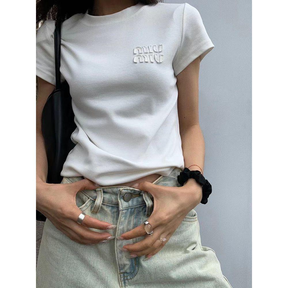 Женская приталенная хлопковая футболка с круглым вырезом - Короткий рукав, простой летний дизайн с вышивкой в виде надписи