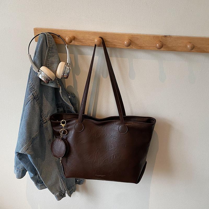 Сумка большой вместимости женская осенне-зимняя новая универсальная на плечо ретро сумка текстурная сумка-тоут для通勤