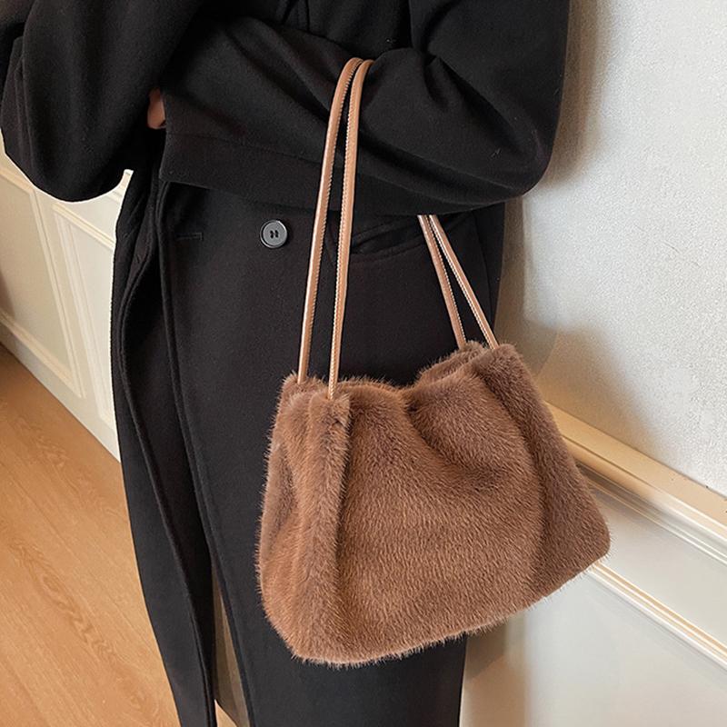 Новая плюшевая сумка-ведро для осени и зимы, женская высококачественная текстурная нишевая дизайнерская сумка-тоут для通勤