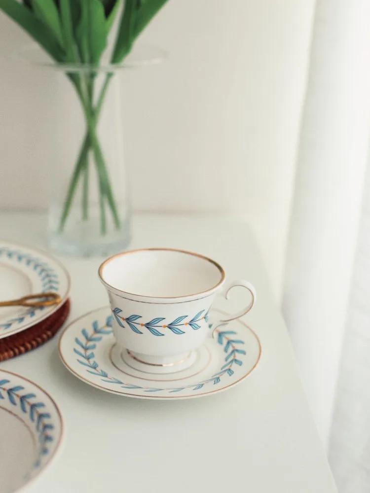 Керамическая кружка в стиле инс, ретро, с золотой отделкой, британская послеполуденная чайная чашка, чашка из костяного фарфора, кофейная чашка с блюдцем, чашка для завтрака и десерта