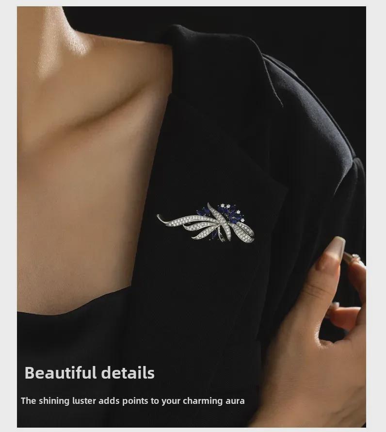 Роскошная брошь-бантик в виде цветка циркония: Стильная и универсальная булавка